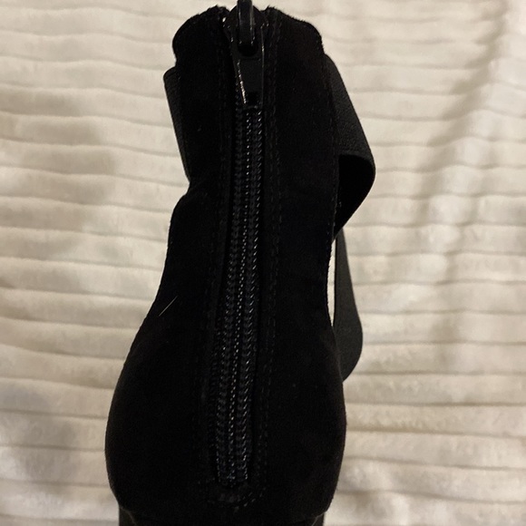 Black heels - Picture 4 of 5